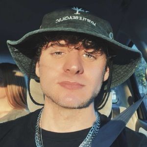 Meet your Posher, Julian